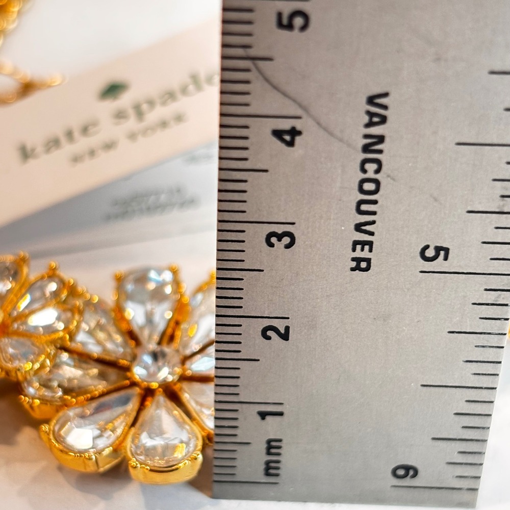 Kate Spade Clear As Crystal Flower Necklace Gold Tone Video NWT Sparkle! - Picture 9 of 10